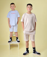 Conjunto niño en tela algodón estampado problem, en bermuda burda estampada.